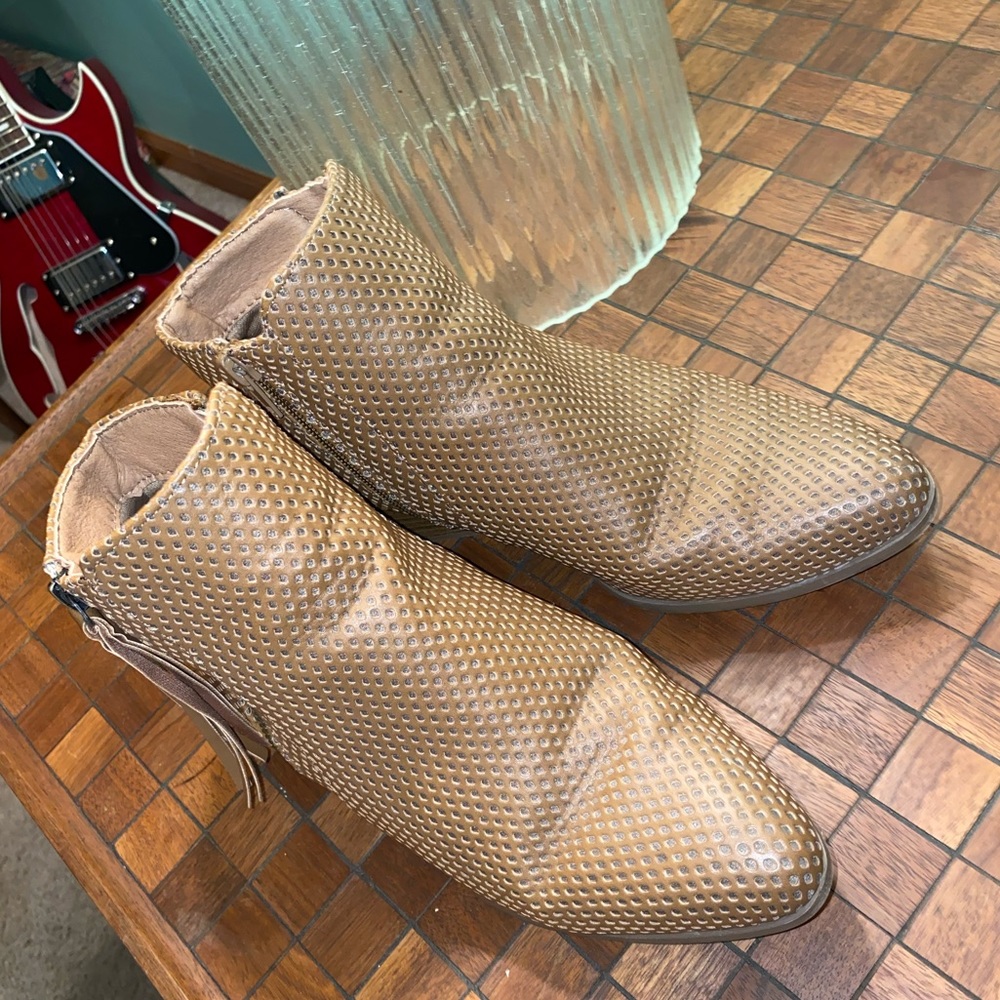 JustFab beige ankle boots
